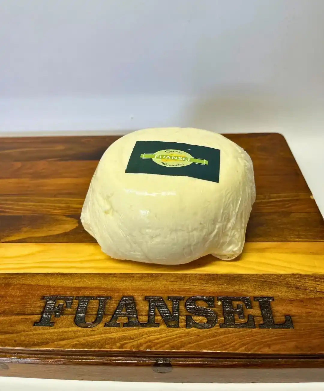 Queso Panela: Fresco, Bajo en Grasa y Perfecto para una Vida Saludable - 500gm