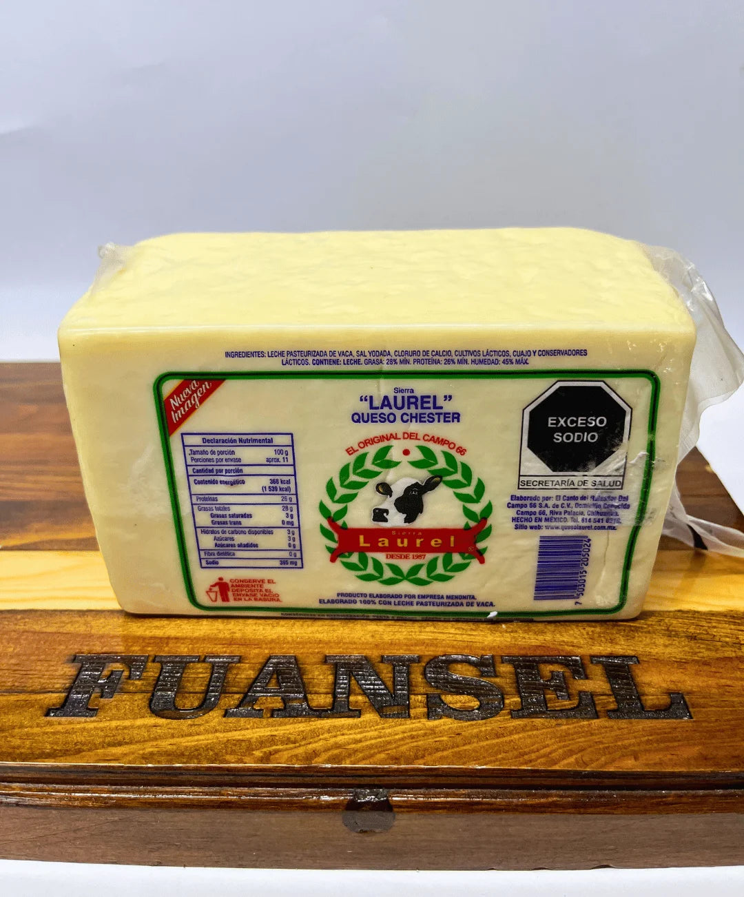 Queso Chester Laurel 1kg: Sabor Intenso y Versátil, Hecho por Menonitas