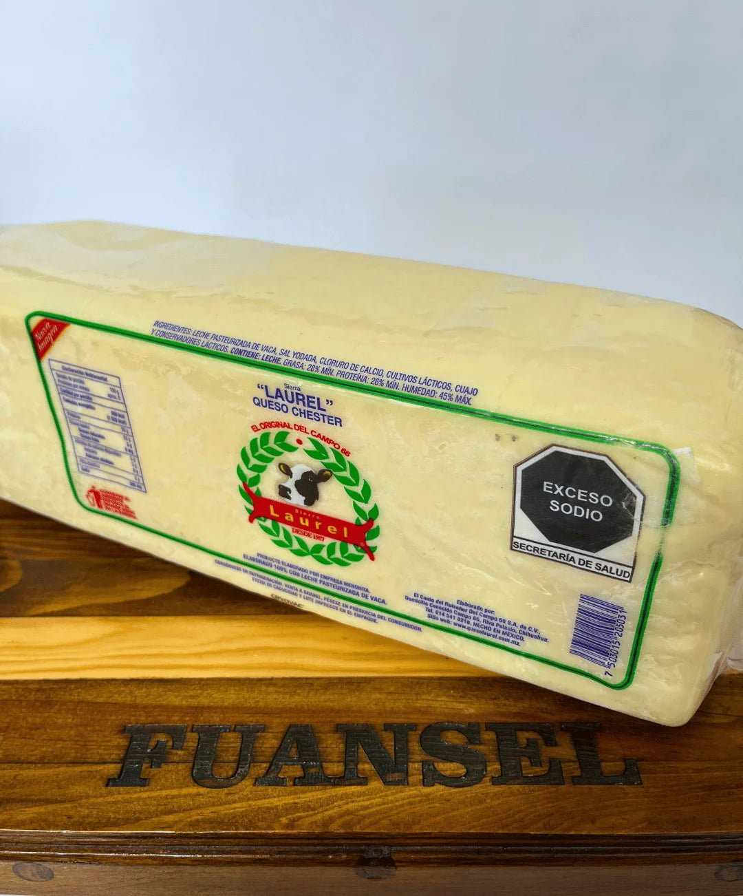 Queso Chester Laurel 2.300kg: Sabor Intenso y Versátil, Hecho por Menonitas