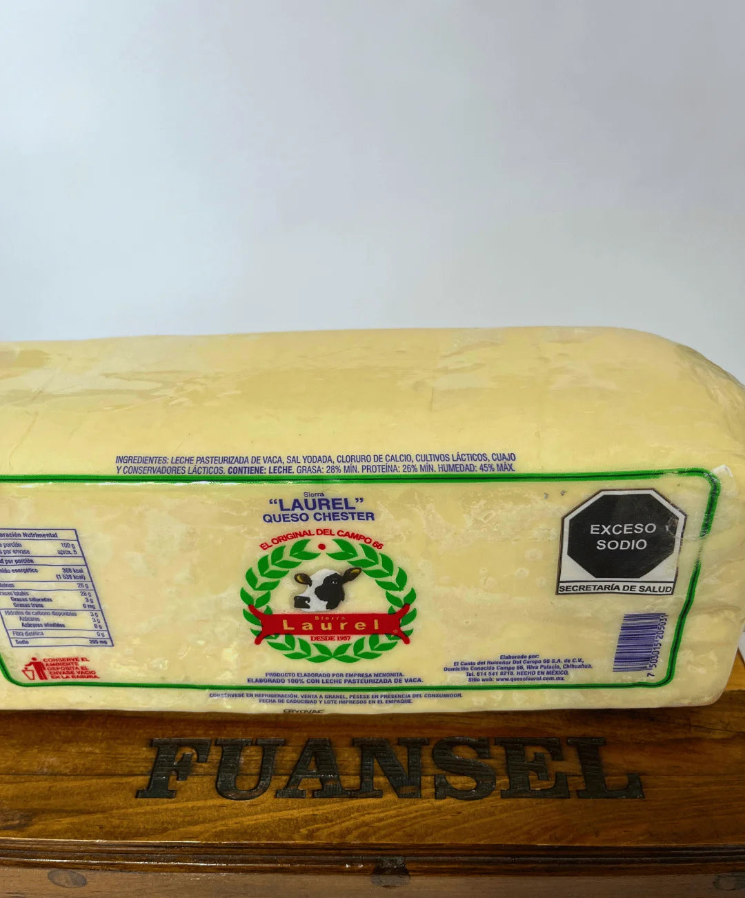 Queso Chester Laurel 2.300kg: Sabor Intenso y Versátil, Hecho por Menonitas